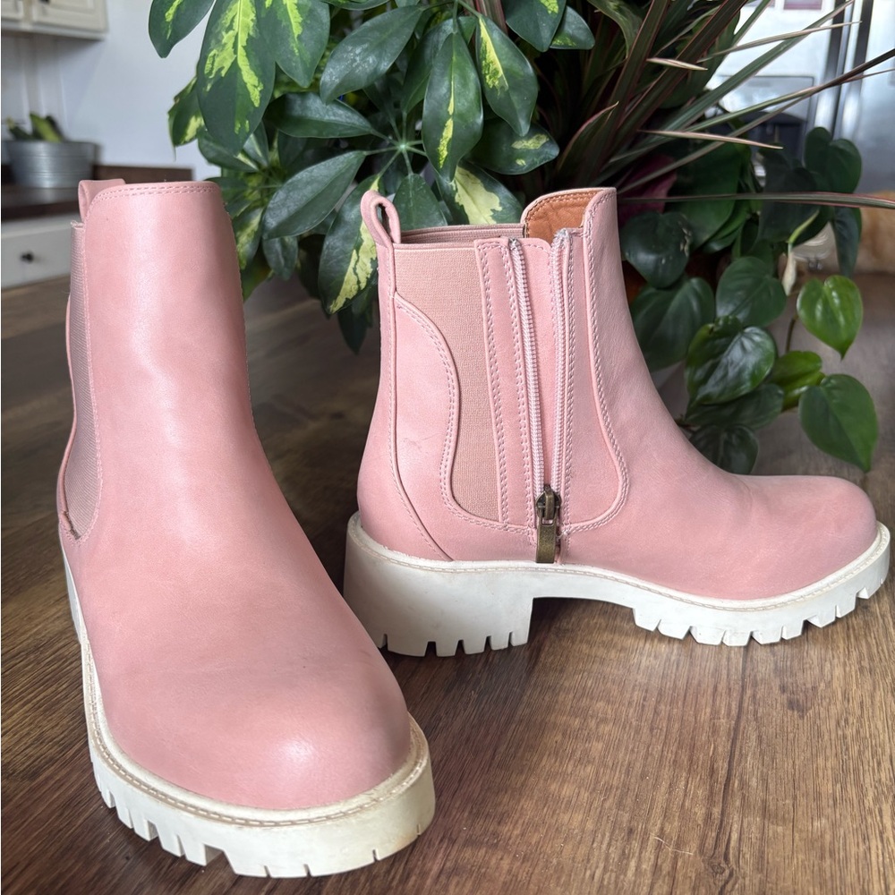 Women’s Pink Chunky Chelsea Boot with Side Zip